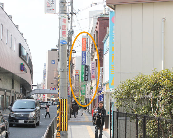 大阪医科薬科大学病院の正門を出て右折します